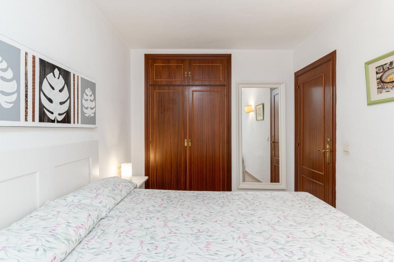 Lovely Apartment Next To The Beach Торремолинос Экстерьер фото